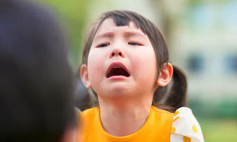 Trẻ sẽ sống trong sợ hãi nếu cha mẹ thường xuyên có thói quen dọa nạt